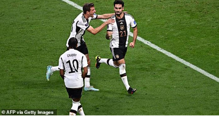 Ilkay Gundogan thực hiện cú sút penalty mở tỷ số cho đội tuyển Đức trong cuộc đối đầu lịch sử với Nhật Bản