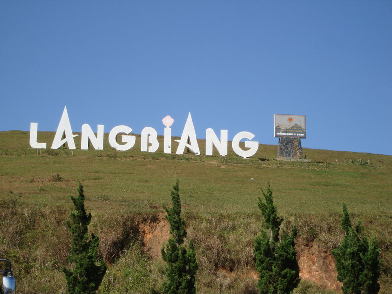 Toàn cảnh Núi Langbiang - biểu tượng du lịch hùng vĩ của Đà Lạt