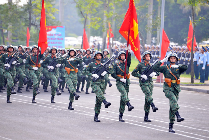 Chương trình diễu binh quy tụ các lực lượng tinh nhuệ của quân đội, công an, dân quân tự vệ cùng nhiều tầng lớp nhân dân.