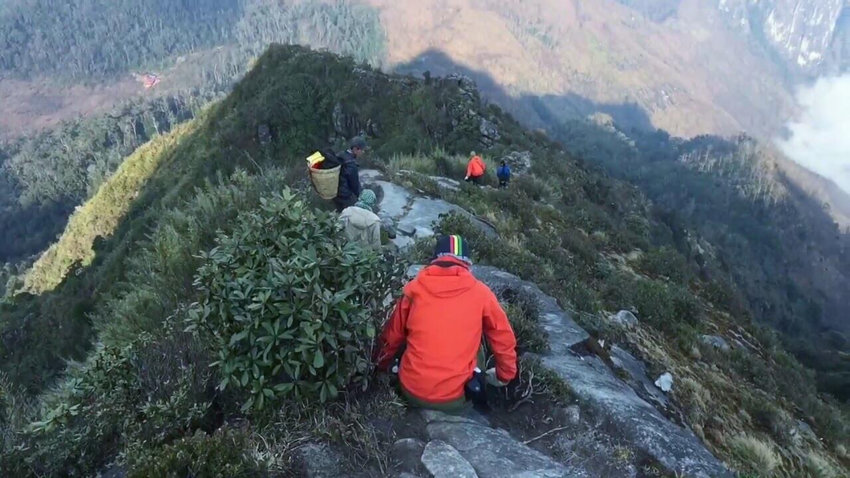 Cung đường từ bản Dền Sung mang đến thử thách khắc nghiệt hơn khi chinh phục Bạch Mộc Lương Tử