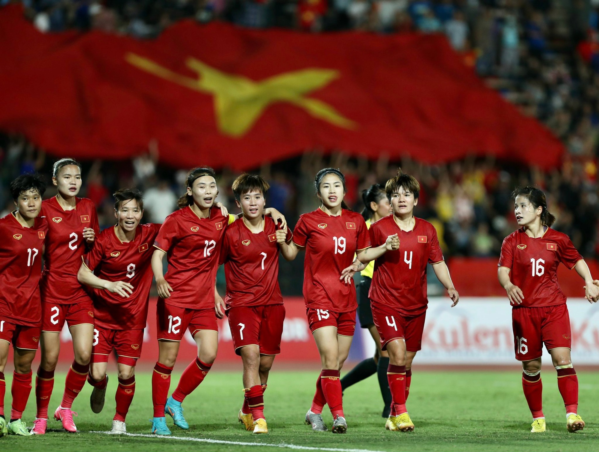 Đội tuyển bóng đá nữ Việt Nam ăn mừng chức vô địch SEA Games 32, một khoảnh khắc đáng nhớ khi theo dõi bóng đá nữ SEA Games 32 hôm nay trực tiếp.
