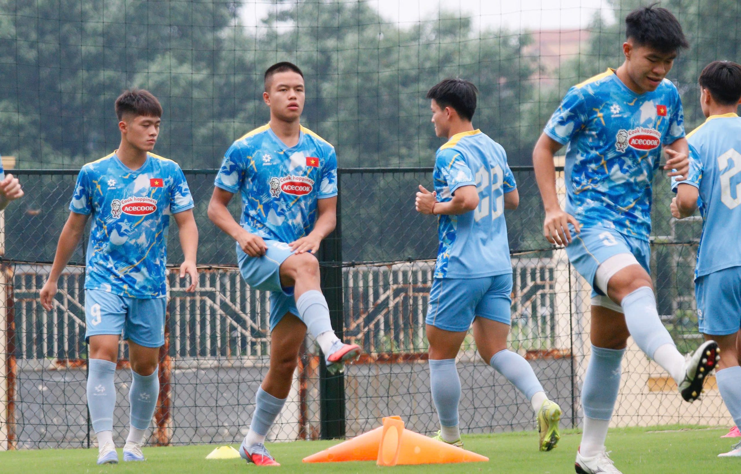 U23 Việt Nam rèn luyện chiến thuật cho vòng loại U23 Châu Á Cầu thủ U23 Việt Nam tập luyện chuẩn bị cho vòng loại U23 Châu Á