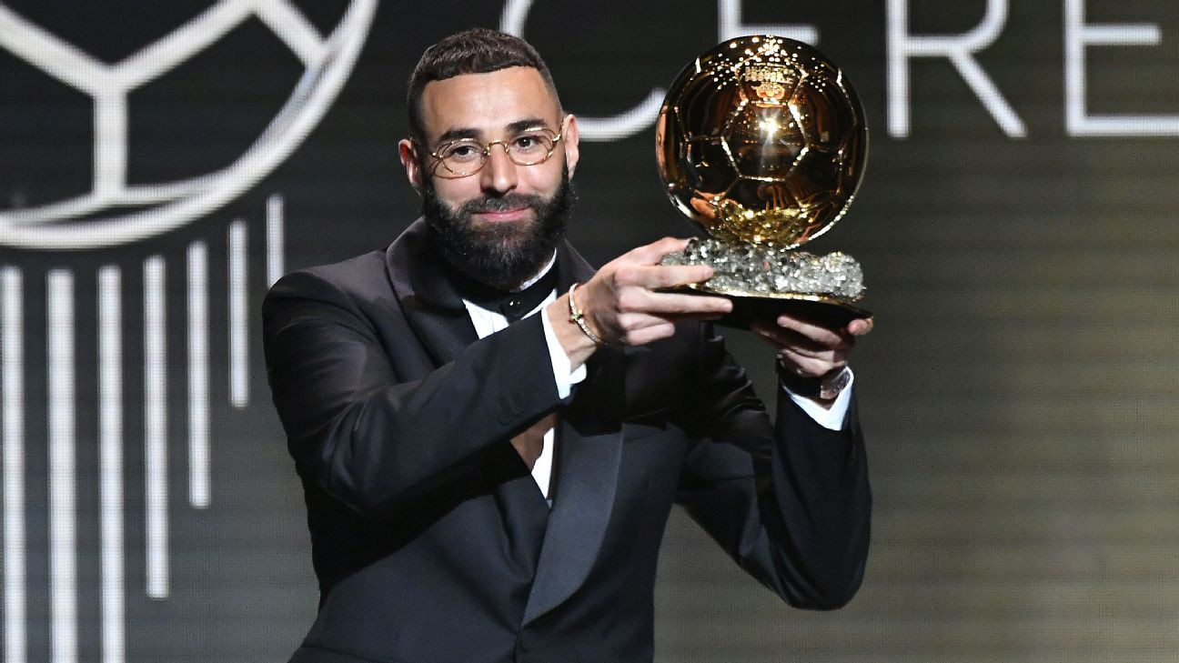 Karim Benzema rạng rỡ nhận Quả bóng vàng thế giới 2022, vinh danh khả năng mèo sút và ghi bàn đỉnh cao của anh