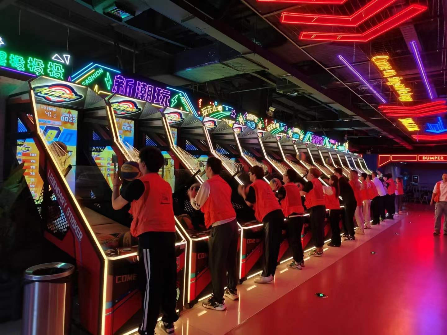 Khả năng kết nối nhiều máy game ném bóng rổ Striker