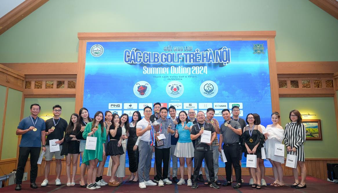 Khoảnh khắc ăn mừng chiến thắng của CLB RMIT tại giải giao hữu CLB