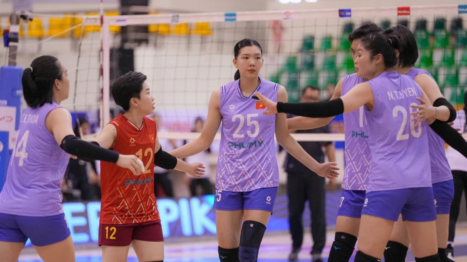 Khoảnh khắc gay cấn trong trận đấu bóng chuyền nữ giữa Việt Nam và Thái Lan, thường xuyên được truyền hình trực tiếp