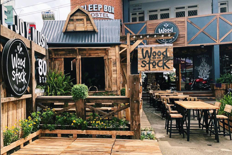 Không gian độc đáo Woodstock Coffee, điểm hẹn của fan bóng đá tại Đà Lạt