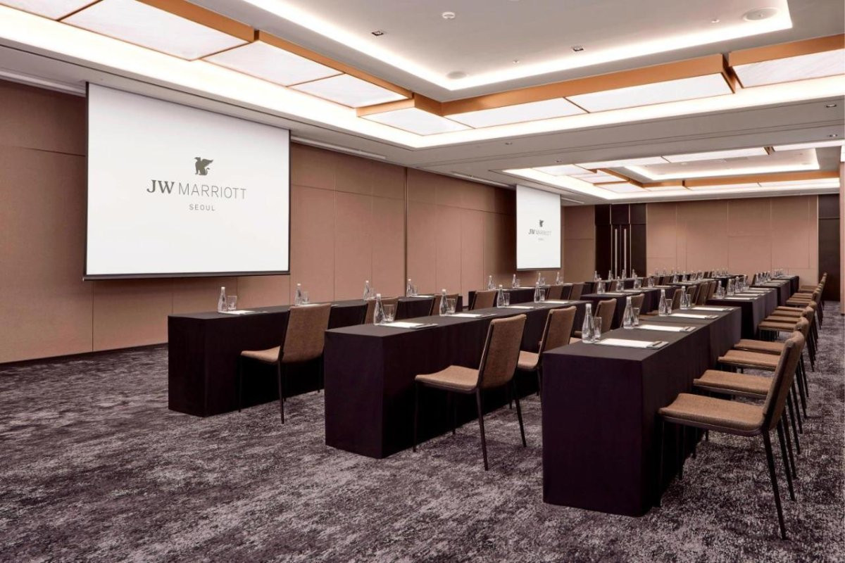 Không gian họp báo hiện đại tại JW Marriott Hotel