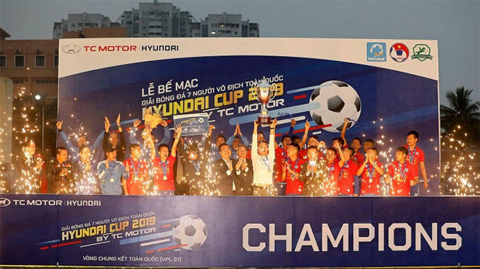Kịch bản chương trình bế mạc giải bóng đá chuyên nghiệp với các cầu thủ nhận giải