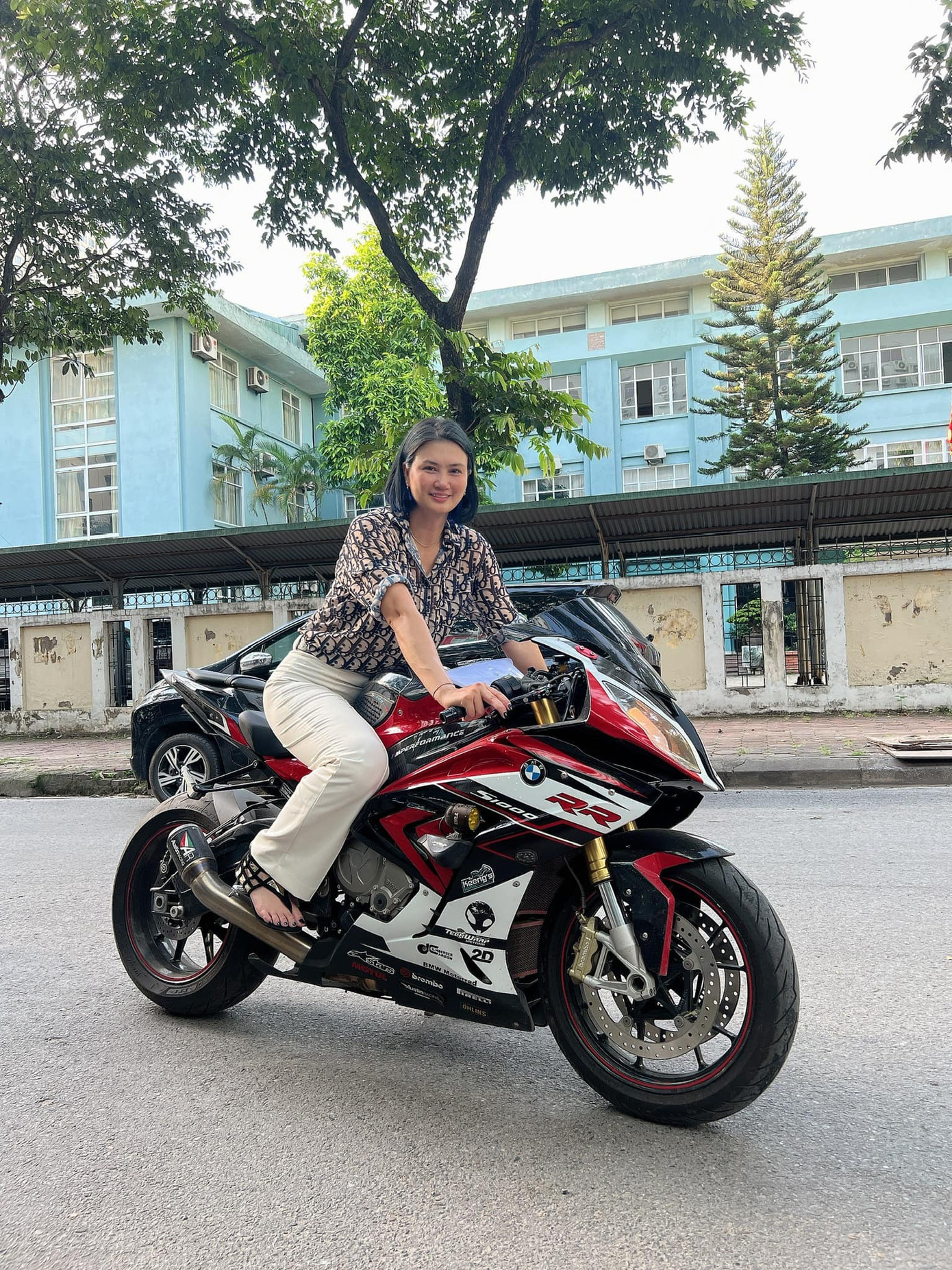 Kim Huệ đời thường với nhan sắc ngày càng thăng hạng, vẻ đẹp bất chấp thời gian của hoa khôi bóng chuyền Kim Huệ