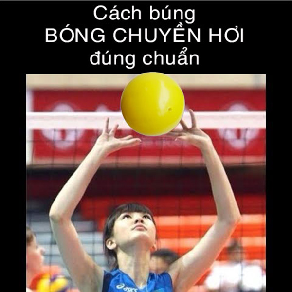 Kỹ thuật chuyền bóng cao tay (búng bóng) chuẩn xác, cho thấy sự khéo léo của các ngón tay trong kỹ thuật đánh bóng chuyền hơi để kiến tạo tấn công.