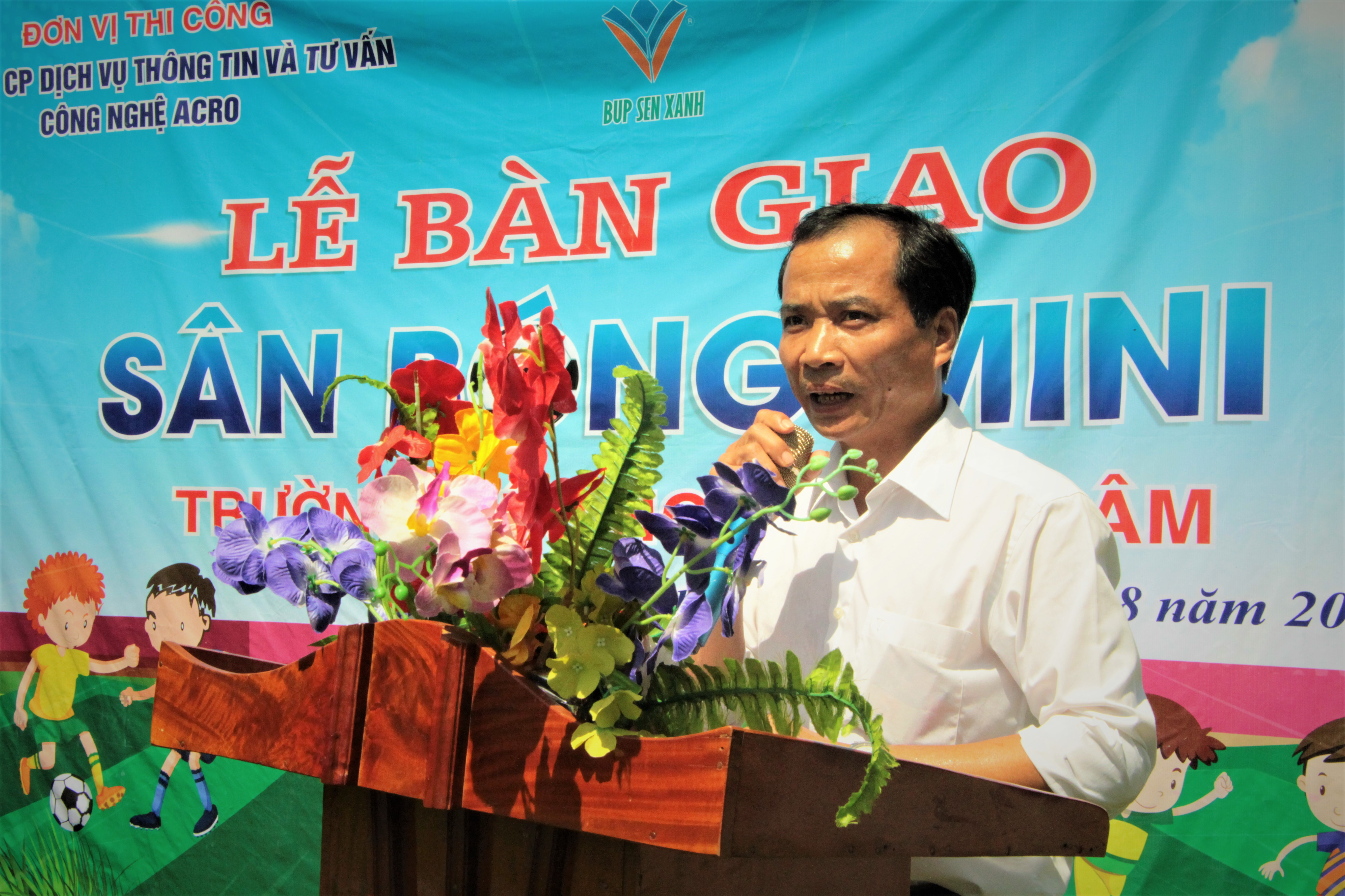 Lễ bàn giao sân bóng đá nhân tạo tại trường tiểu học Hạnh Lâm, một phần trong các dự án sân bóng đá Lan Anh đồng hành.