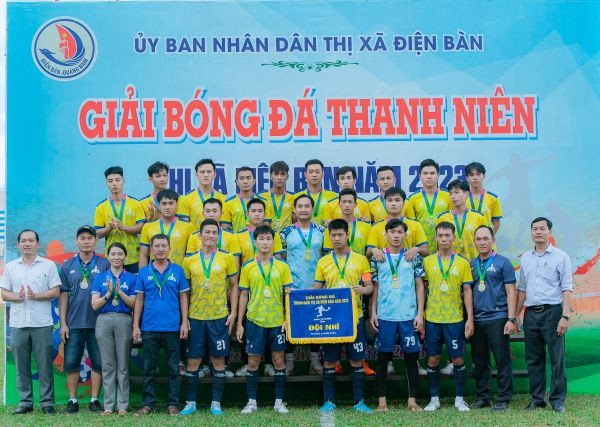 Lễ bế mạc giải bóng đá thanh niên thị xã Điện Bàn với sự tham dự của lãnh đạo