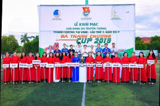 Lễ khai mạc hoành tráng khởi động giải bóng đá