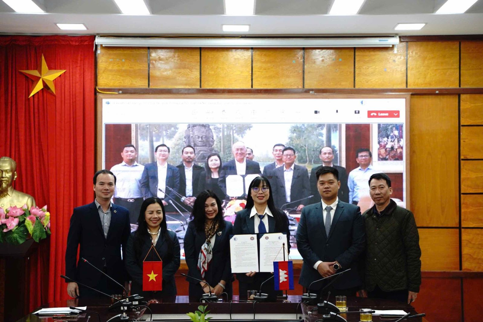 Lễ ký kết biên bản ghi nhớ hợp tác giữa Trường Đại học Luật Hà Nội và Đại học Quản lý Quốc gia Campuchia, mở rộng tầm nhìn quốc tế giống như việc phân tích kèo bóng đá U23 Châu Á đòi hỏi sự hiểu biết về nhiều nền văn hóa bóng đá.
