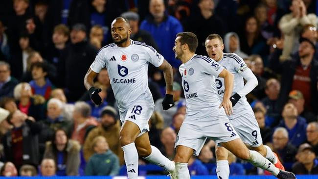 Leicester City đang xếp thứ 15 trên bảng xếp hạng, cho thấy cuộc chiến trụ hạng đầy cam go của đội bóng này.