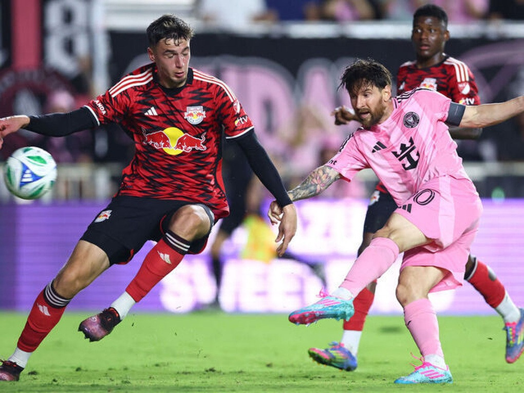 Lionel Messi thực hiện pha vô lê đẹp mắt, góp phần vào kỷ lục tại Inter Miami