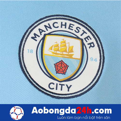 Logo đội bóng Manchester City trên áo đấu mùa giải 2018-2019
