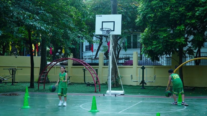 Không gian rộng rãi tại lớp học bóng rổ cho trẻ em ở TPHCM của Trung tâm TDTT Phan Đình Phùng