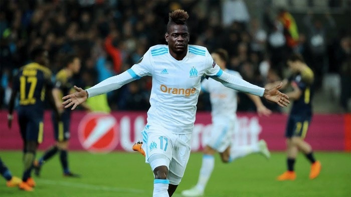 Mario Balotelli, một cầu thủ kỹ thuật mạnh mẽ, thể hiện khả năng cá nhân hoàn mỹ