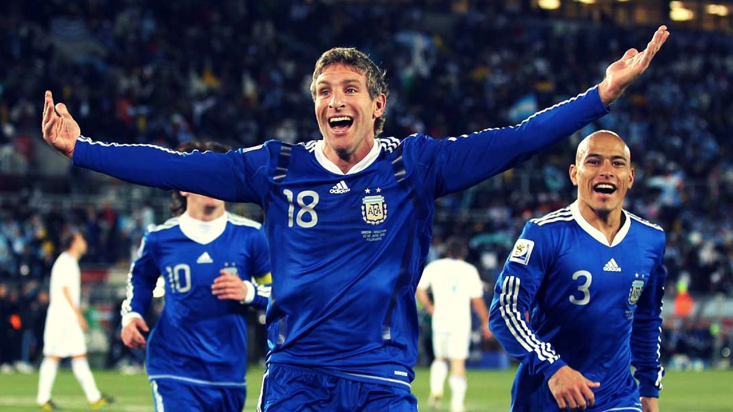 Martin Palermo ăn mừng bàn thắng tại World Cup 2010, khoảnh khắc chuộc lỗi cho sự nghiệp