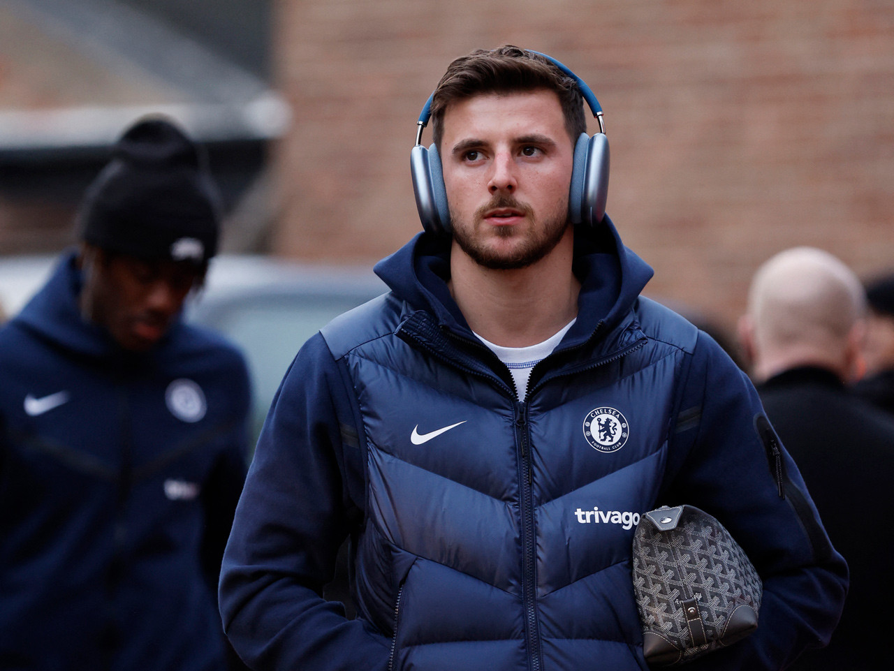 Mason Mount với vẻ ngoài điển trai, đại diện cho thế hệ cầu thủ trẻ đầy triển vọng về mèo sút và ghi bàn