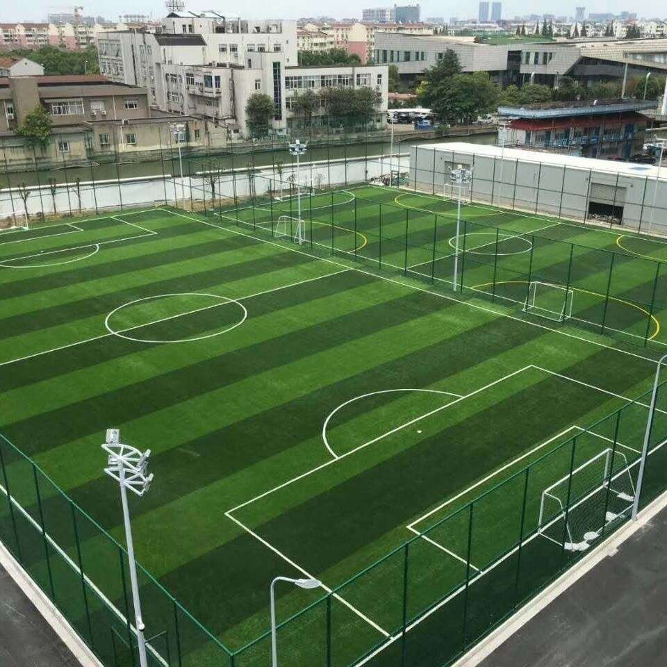 Mặt sân bóng đá 7 người cỏ nhân tạo chất lượng cao