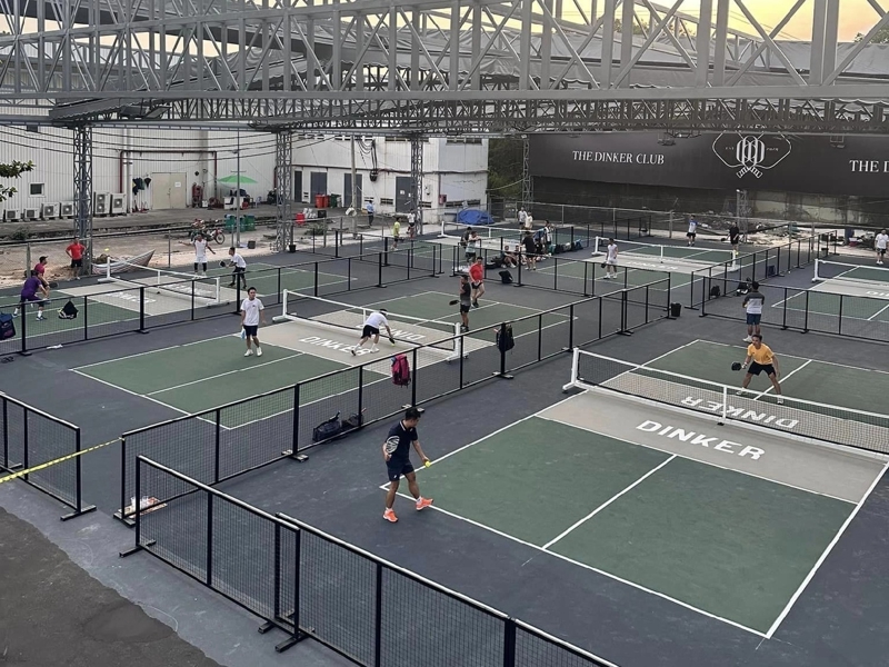 Mặt sân Pickleball chuẩn quốc tế tại Dinker Pickleball Club Quận 7
