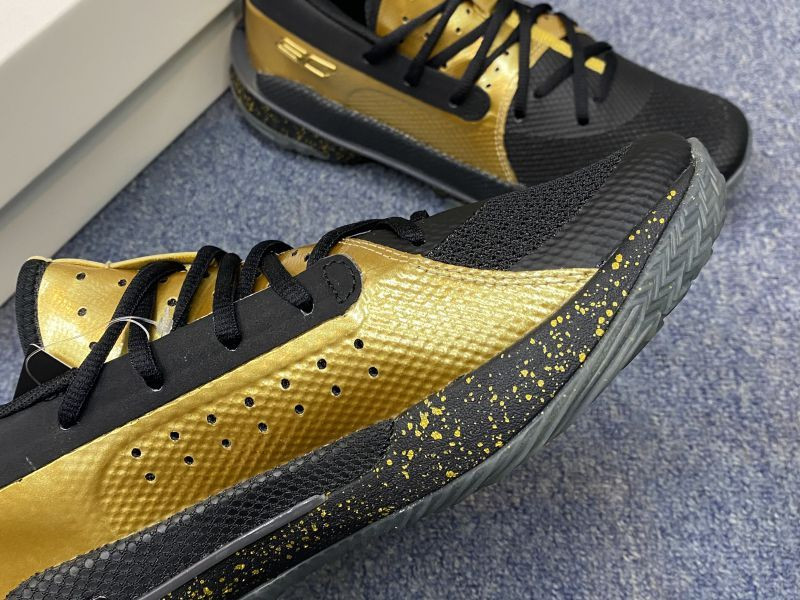 Mặt sau giày bóng rổ Curry 7 Under Armour