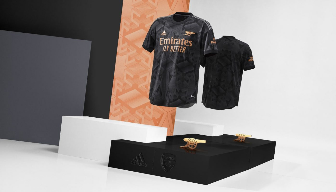 Mẫu áo bóng đá Arsenal sân khách, thể hiện sự đổi mới trong trang phục thi đấu Ngoại Hạng Anh