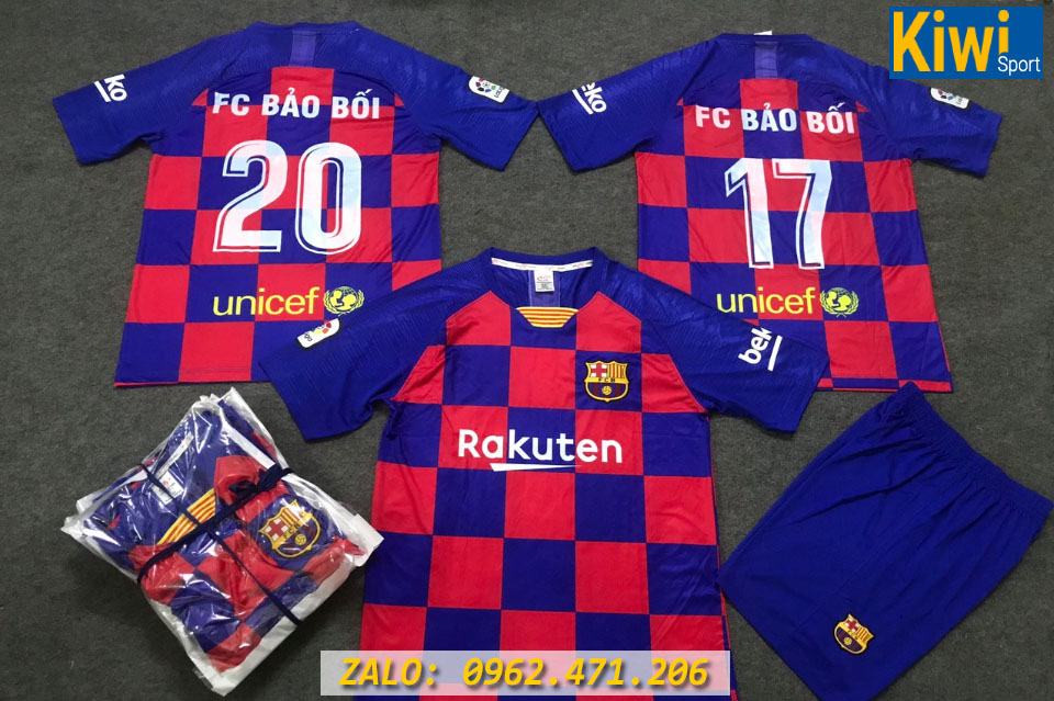 Mẫu áo đá bóng đẹp 2019 của CLB Barcelona sân nhà sọc xanh đỏ kinh điển