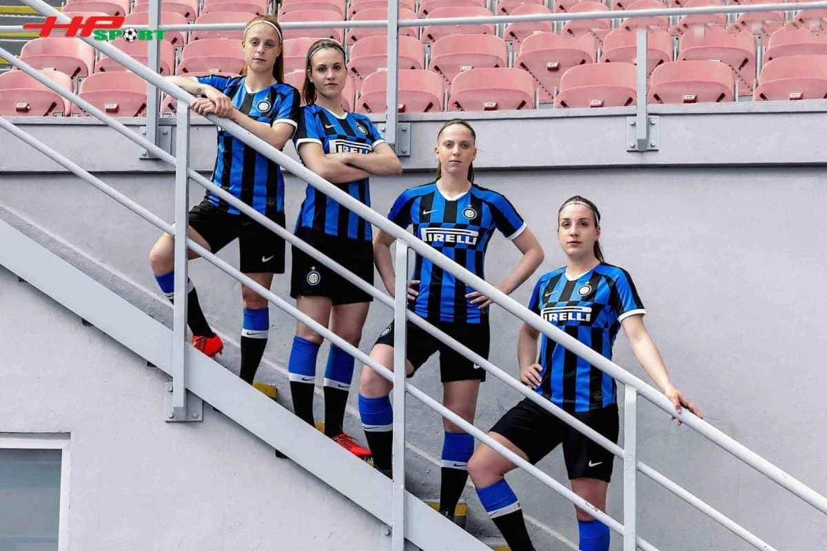 Mẫu áo đấu Inter Milan 2019/2020 sân nhà với thiết kế sọc chéo độc đáo