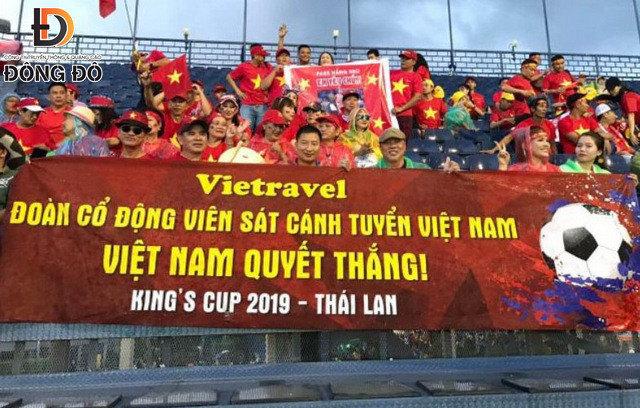 Mẫu băng rôn ngang bản lớn cổ động tinh thần các cầu thủ