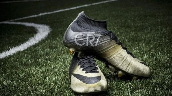 Mẫu giày đá bóng Nike Mercurial Superfly 4 CR7 SE Rare Gold