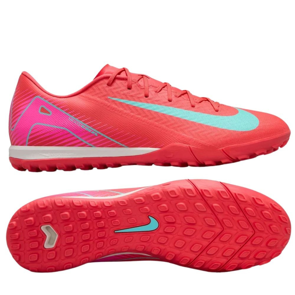 Mẫu giầy đá bóng Nike Zoom Mercurial Vapor 16 Academy TF màu đỏ nổi bật trên sân cỏ nhân tạo
