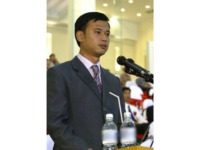 MC kiêm bình luận viên Long Vũ đang trò chuyện