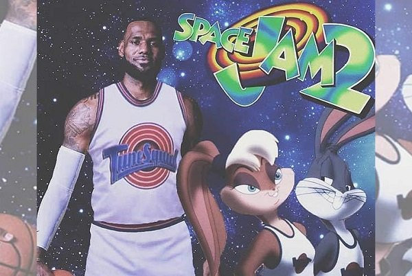 Michael Jordan và các nhân vật Looney Tunes cùng chơi bóng rổ trong bộ phim Space Jam kinh điển.