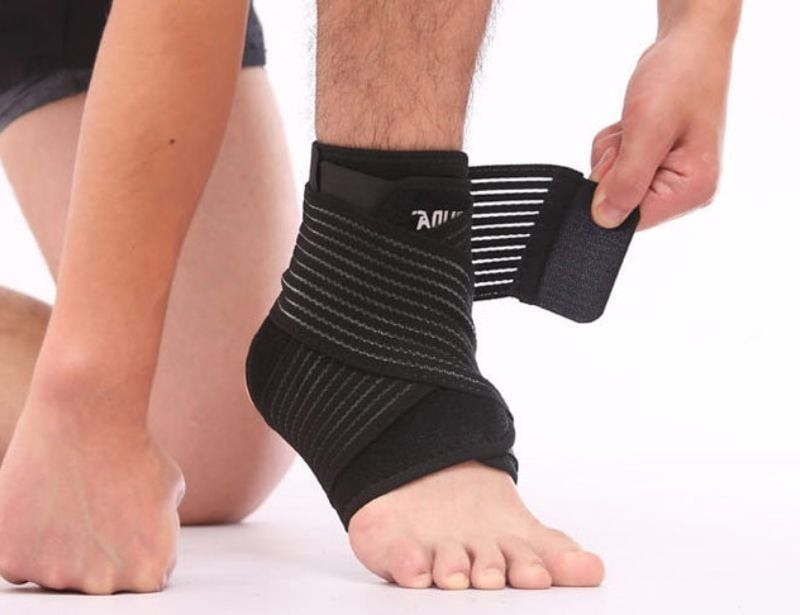 Miếng bảo vệ gót chân khi đá bóng chuyên dụng