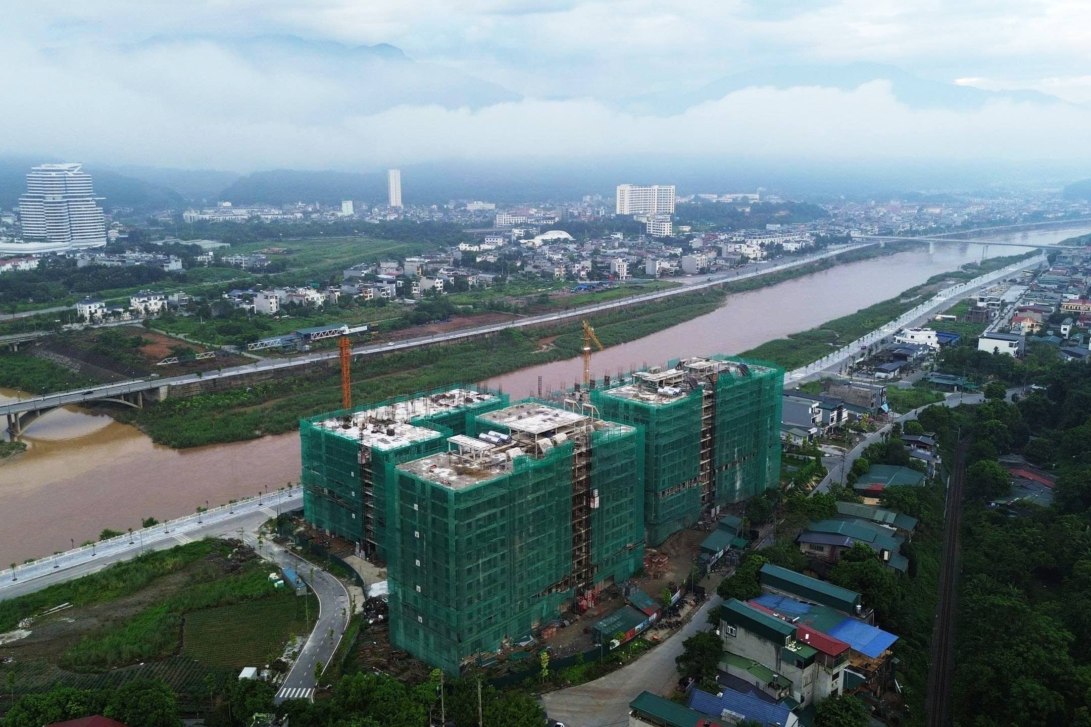 Một công trình nhà thi đấu hoặc cơ sở vật chất thể thao hiện đại