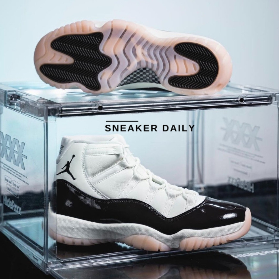 Một đôi giày WMNS Air Jordan 11 Retro Neapolitan dành cho nữ, với phối màu kem và hồng pastel, toát lên vẻ tinh tế và hiện đại