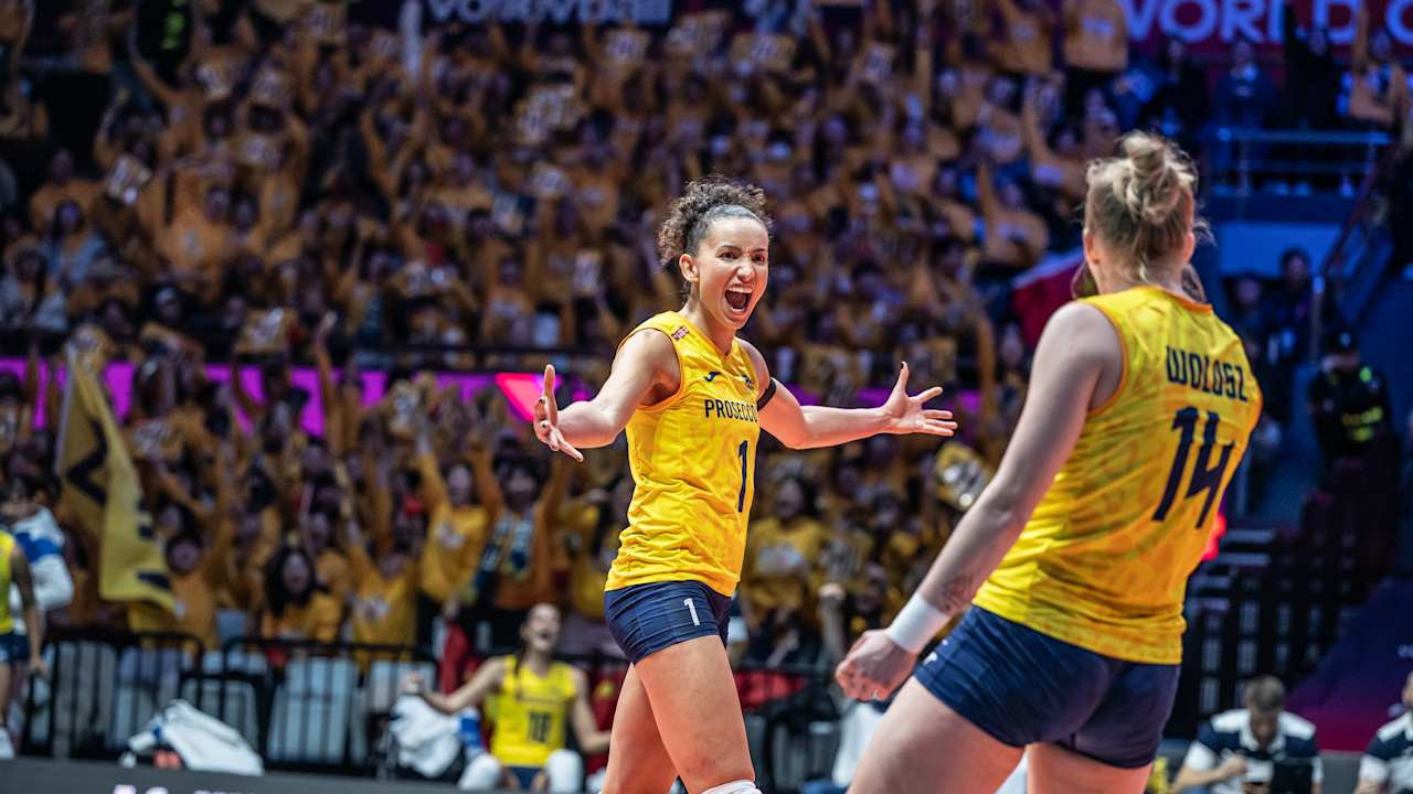 Một pha giao bóng uy lực tại giải bóng chuyền nam các quốc gia FIVB