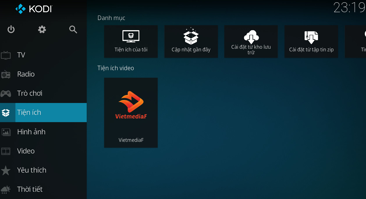 Mục Tiện ích trên trang chủ Kodi, nơi hiển thị add-on VietmediaF và các add-on xem bóng đá khác
