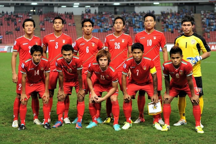 Hình ảnh đội tuyển bóng đá Myanmar tại Cúp Bóng Đá Châu Á 1968 với đồng phục truyền thống