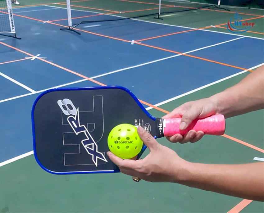 Kỹ thuật giao bóng đúng luật trong Pickleball để tránh lỗi