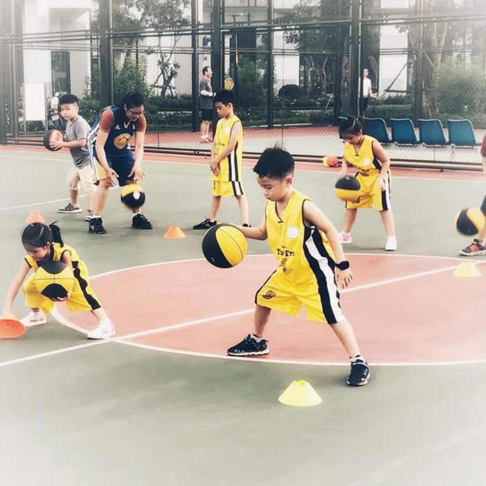 Nâng cao cảm giác bóng và kỹ năng kiểm soát với bài tập bóng rổ vòng quanh cơ thể