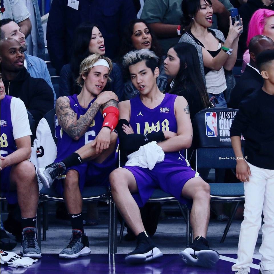 Ngô Diệc Phàm và Justin Bieber vui vẻ trò chuyện tại NBA Celebrity Game