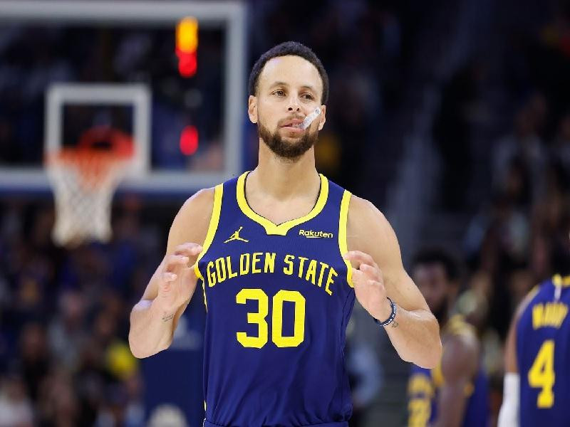 Ngôi sao ném 3 điểm Stephen Curry, mang đến kỷ nguyên mới cho giải bóng rổ NBA
