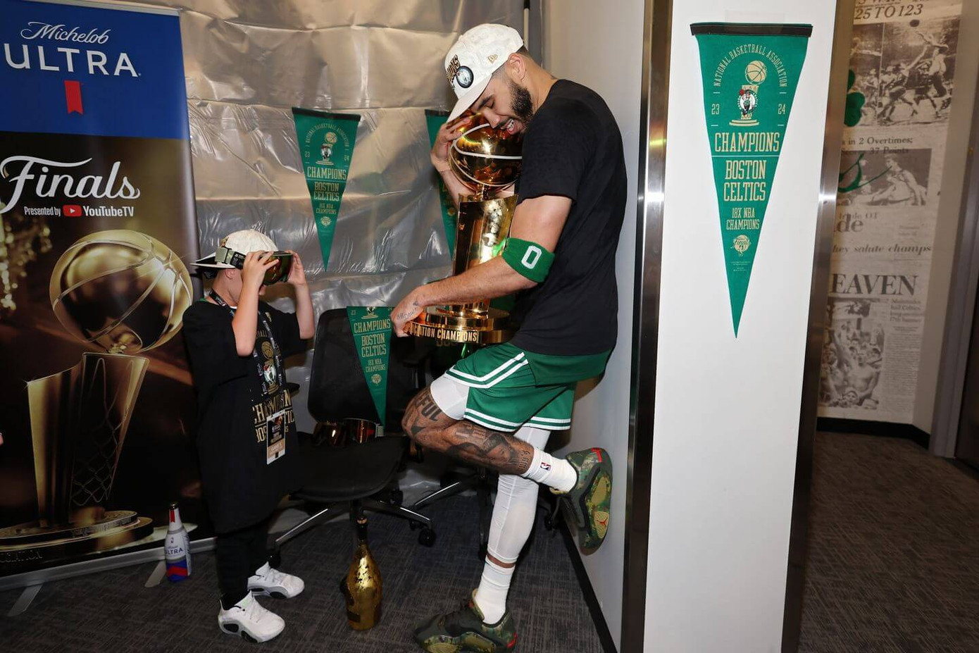 Người hâm mộ Boston Celtics ăn mừng chức vô địch Giải bóng rổ Nhà nghề Mỹ thứ 18