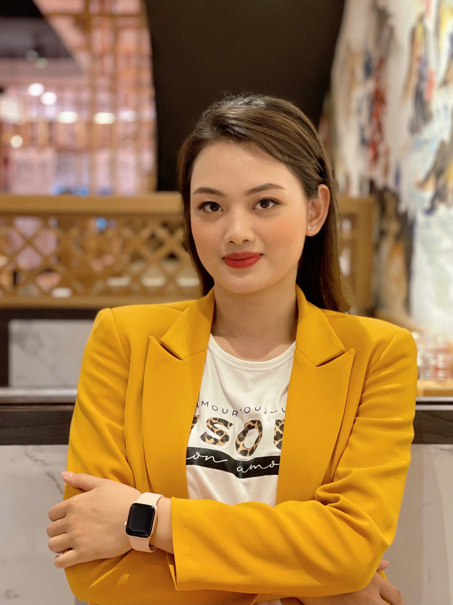Nguyễn Thu Hoài sải bước tự tin, toát lên thần thái của một vận động viên chuyên nghiệp