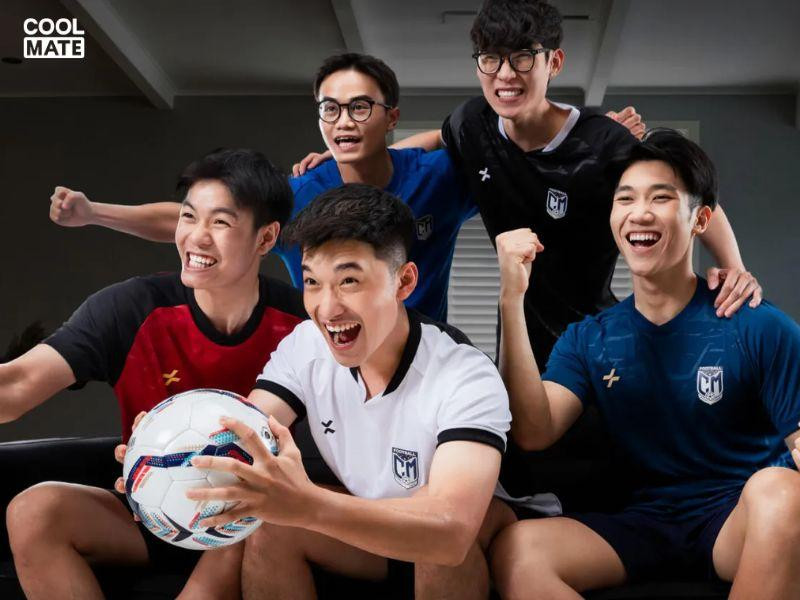 Nhiều mẫu áo bóng đá Coolmate